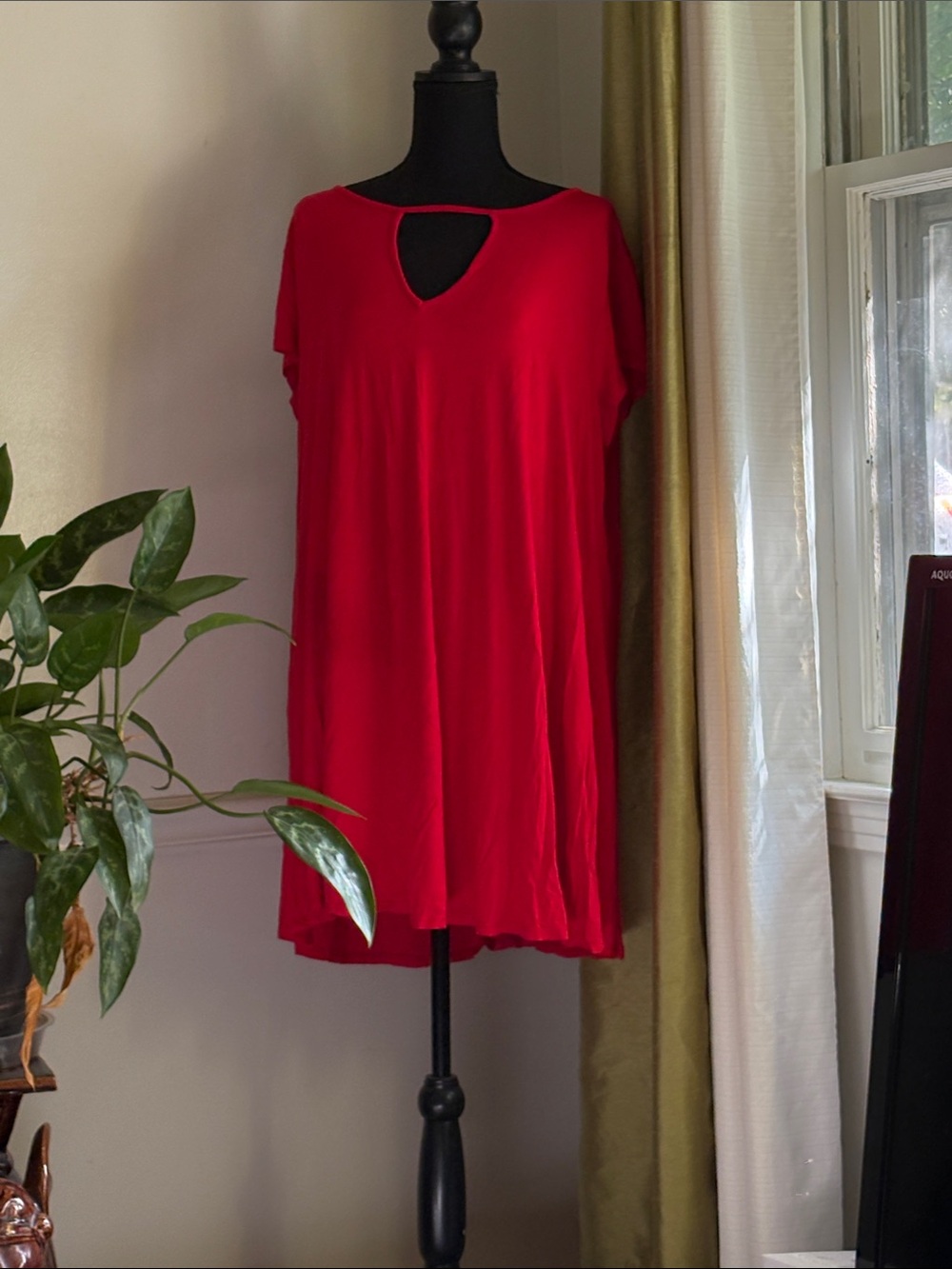 Women's Red Keyhole Shift Tunic Top - Casual Comfort